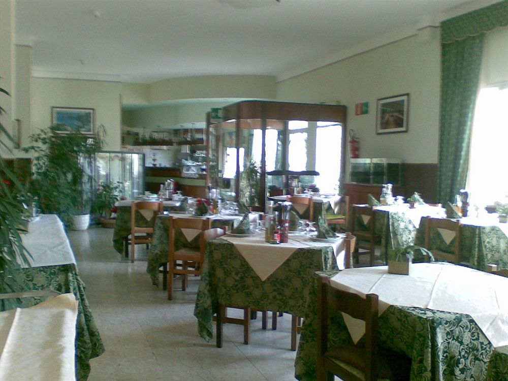 Albergo Ristorante San Matteo San Bartolomeo Al Mare Zewnętrze zdjęcie
