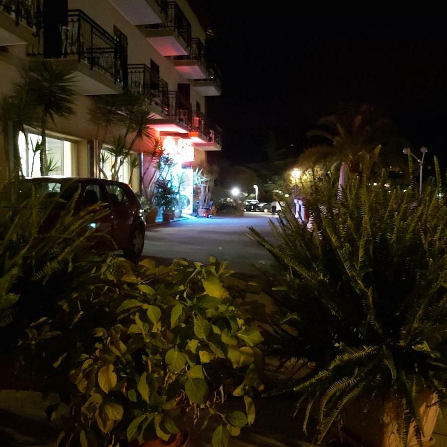 Albergo Ristorante San Matteo San Bartolomeo Al Mare Zewnętrze zdjęcie